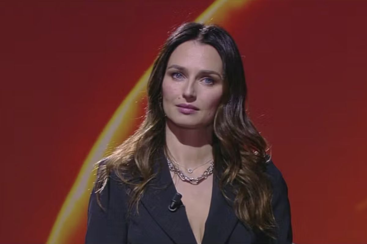 L’attrice ucraina naturalizzata italiana, nota per la sua silhouette elegante e il volto luminoso, ha scelto di affrontare con trasparenza