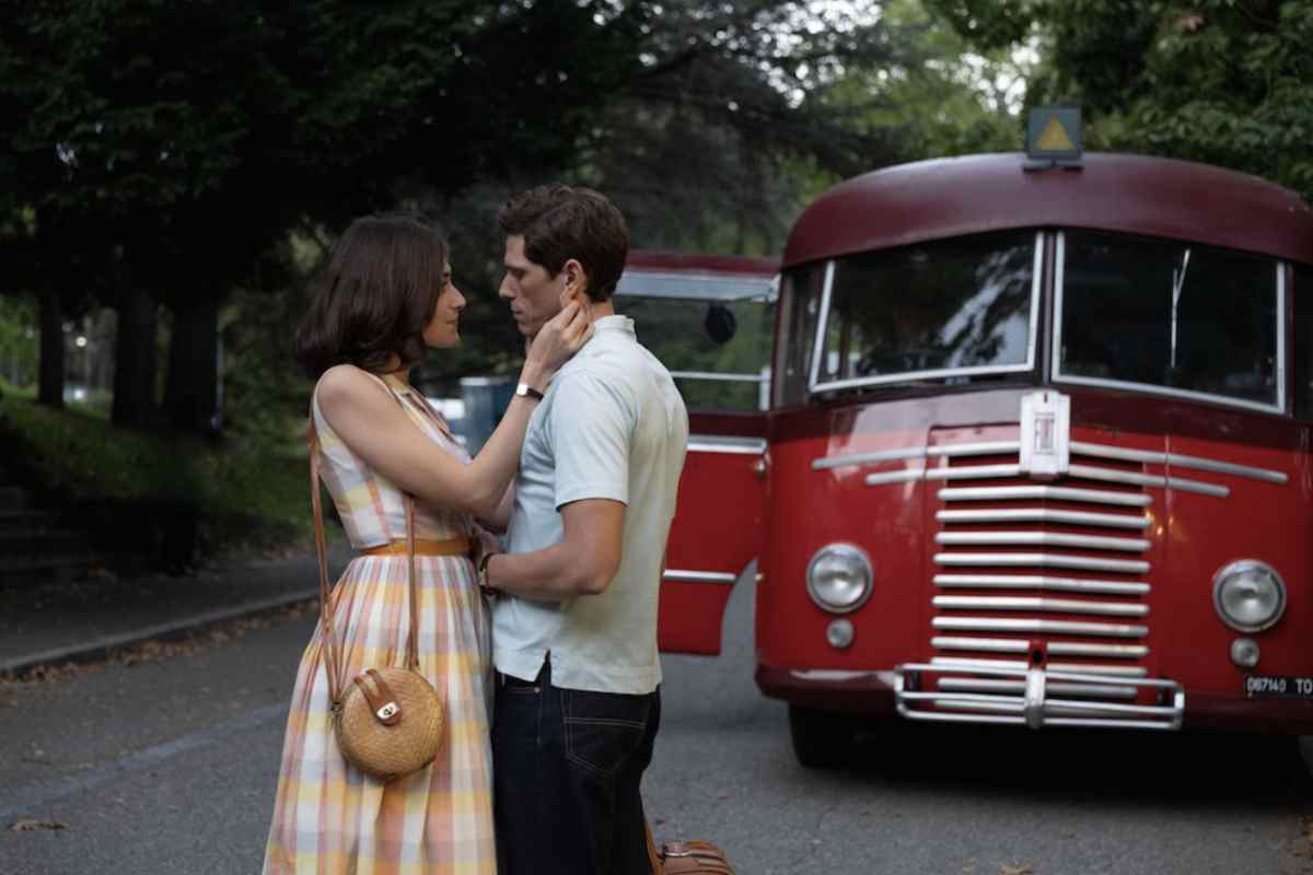 Il cast di Cuori è ricco di figure ben caratterizzate, ognuna con un proprio arco narrativo che si intreccia con gli altri.