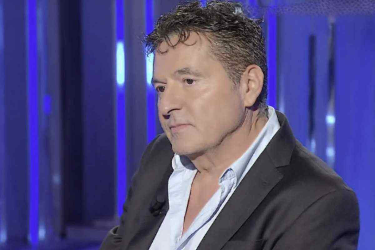 Figlia di Teo Mammucari e Thais Wiggers, Julia si è distinta per la sua presenza elegante e una naturale versatilità che le ha permesso